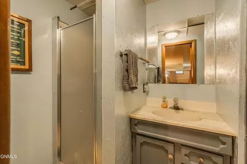 Bath - 1405 Monte Dr NW, Mandan, ND 58554 photo 5 of 7