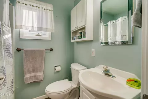 Bath - 1405 Monte Dr NW, Mandan, ND 58554 photo 1 of 7