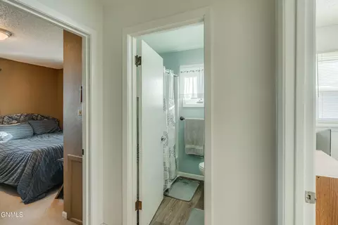 Entry Way - 1405 Monte Dr NW, Mandan, ND 58554 photo 4 of 6