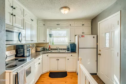 Kitchen - 1405 Monte Dr NW, Mandan, ND 58554 photo 1 of 4