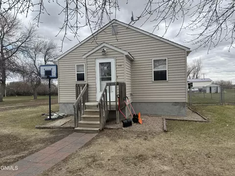 846 Opfer Ave, Lansford, ND 58750