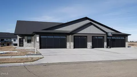 1109 Chippewa Loop NE, Mandan, ND 58554