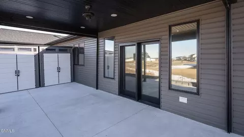 1109 Chippewa Loop NE, Mandan, ND 58554 photo 47