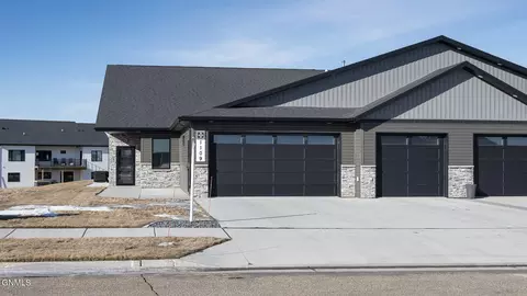 1109 Chippewa Loop NE, Mandan, ND 58554 photo 2