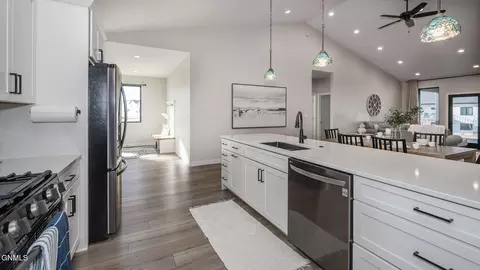 1109 Chippewa Loop NE, Mandan, ND 58554 photo 7