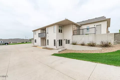 1509 35th St N, Bismarck, ND 58501