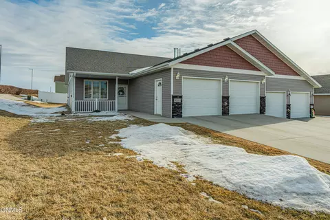 Exterior - 4203 Boulder Ridge Rd, Bismarck, ND 58503 photo 7 of 16