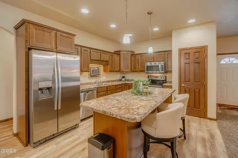 Kitchen - 4203 Boulder Ridge Rd, Bismarck, ND 58503 photo 4 of 7