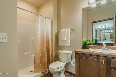 Bath - 4203 Boulder Ridge Rd, Bismarck, ND 58503 photo 2 of 5