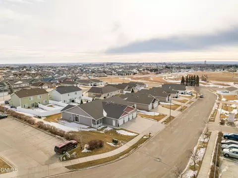 View/Area - 4203 Boulder Ridge Rd, Bismarck, ND 58503 photo 2 of 8