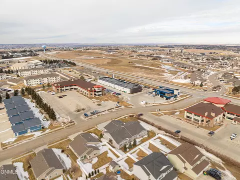 View/Area - 4203 Boulder Ridge Rd, Bismarck, ND 58503 photo 6 of 8