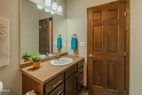 Bath - 4203 Boulder Ridge Rd, Bismarck, ND 58503 photo 5 of 5