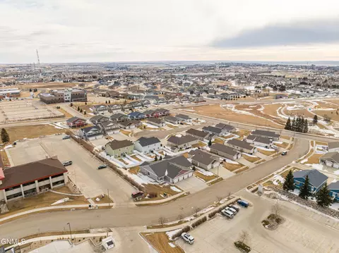 View/Area - 4203 Boulder Ridge Rd, Bismarck, ND 58503 photo 3 of 8