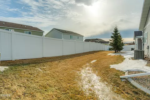Exterior - 4203 Boulder Ridge Rd, Bismarck, ND 58503 photo 12 of 16
