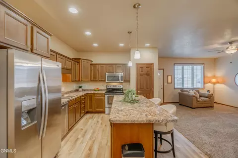 Kitchen - 4203 Boulder Ridge Rd, Bismarck, ND 58503 photo 5 of 7