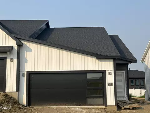 4517 47th St NW, Mandan, ND 58554