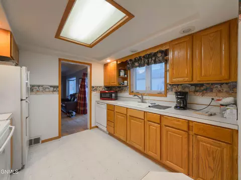 208 1st Ave E, Powers Lake, ND 58773 photo 20