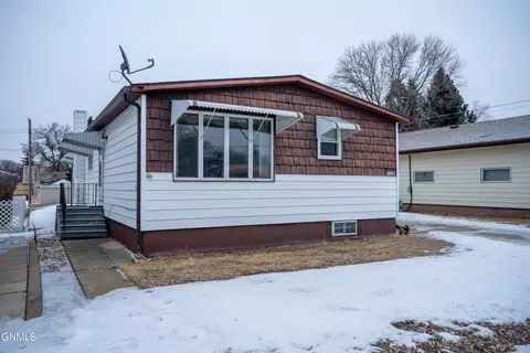 116 4th Ave NW, Beulah, ND 58523