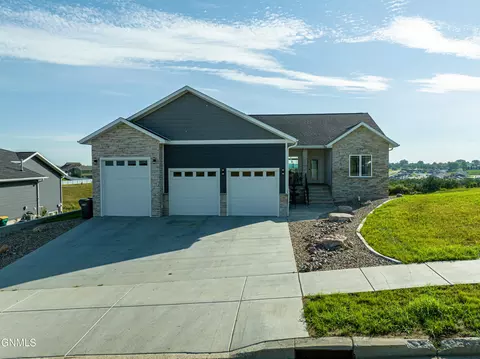 Exterior - 234 Cobblestone Loop SW, Mandan, ND 58554 photo 22 of 26