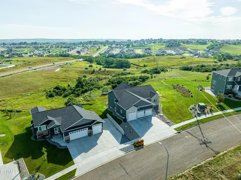 View/Area - 234 Cobblestone Loop SW, Mandan, ND 58554 photo 10 of 18