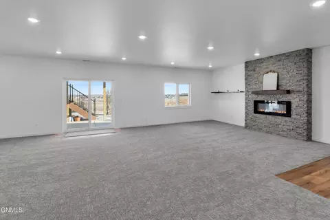 Living - 234 Cobblestone Loop SW, Mandan, ND 58554 photo 4 of 10