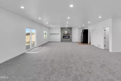 Living - 234 Cobblestone Loop SW, Mandan, ND 58554 photo 6 of 10