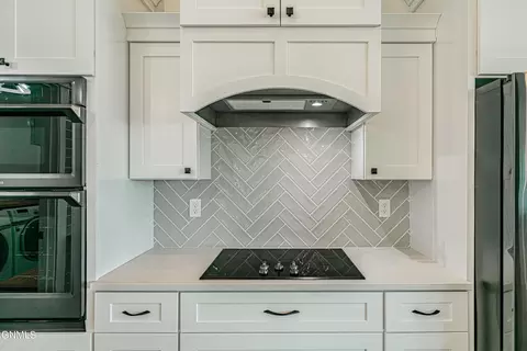 Kitchen - 234 Cobblestone Loop SW, Mandan, ND 58554 photo 10 of 19