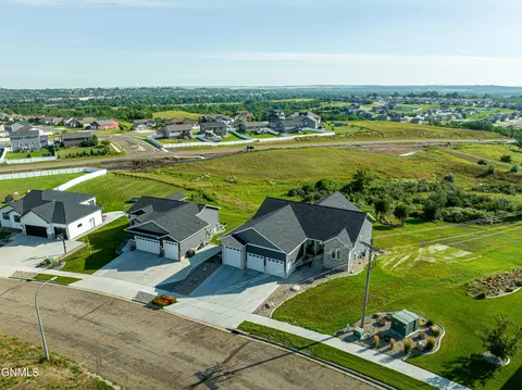 View/Area - 234 Cobblestone Loop SW, Mandan, ND 58554 photo 5 of 18
