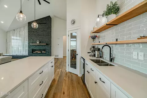 Kitchen - 234 Cobblestone Loop SW, Mandan, ND 58554 photo 15 of 19