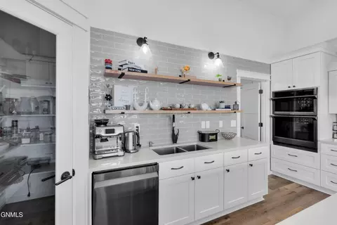 Kitchen - 234 Cobblestone Loop SW, Mandan, ND 58554 photo 6 of 19