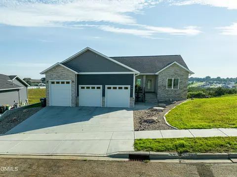 Exterior - 234 Cobblestone Loop SW, Mandan, ND 58554 photo 12 of 26