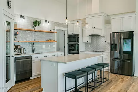 Kitchen - 234 Cobblestone Loop SW, Mandan, ND 58554 photo 9 of 19