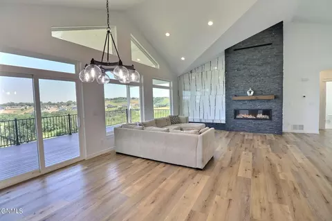 Living - 234 Cobblestone Loop SW, Mandan, ND 58554 photo 8 of 10