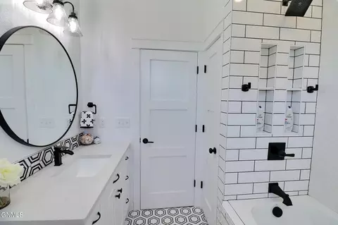Bath - 234 Cobblestone Loop SW, Mandan, ND 58554 photo 3 of 6