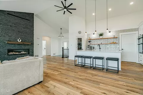 Kitchen - 234 Cobblestone Loop SW, Mandan, ND 58554 photo 18 of 19