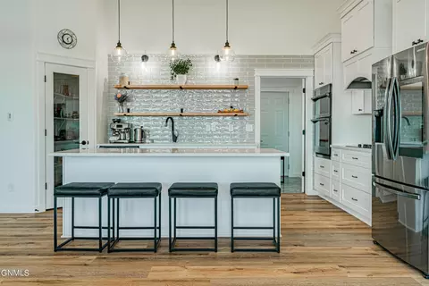 Kitchen - 234 Cobblestone Loop SW, Mandan, ND 58554 photo 11 of 19