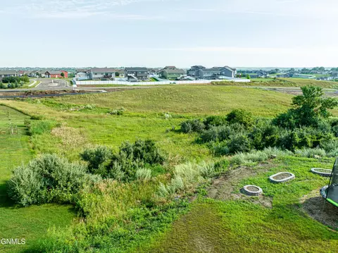 View/Area - 234 Cobblestone Loop SW, Mandan, ND 58554 photo 15 of 18