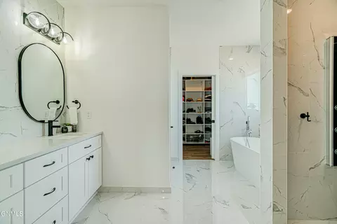 Bath - 234 Cobblestone Loop SW, Mandan, ND 58554 photo 1 of 6
