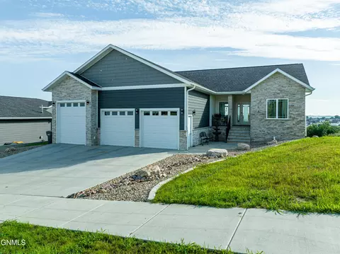 Exterior - 234 Cobblestone Loop SW, Mandan, ND 58554 photo 23 of 26
