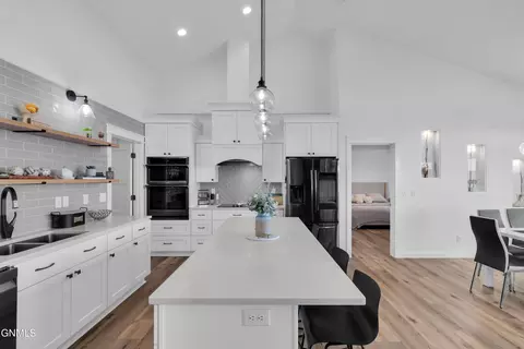 Kitchen - 234 Cobblestone Loop SW, Mandan, ND 58554 photo 5 of 19