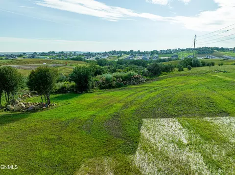 View/Area - 234 Cobblestone Loop SW, Mandan, ND 58554 photo 16 of 18