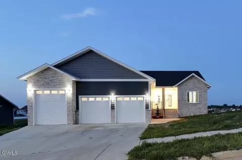 Exterior - 234 Cobblestone Loop SW, Mandan, ND 58554 photo 13 of 26
