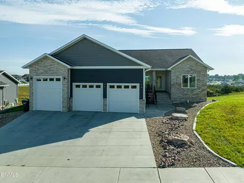 Exterior - 234 Cobblestone Loop SW, Mandan, ND 58554 photo 20 of 26