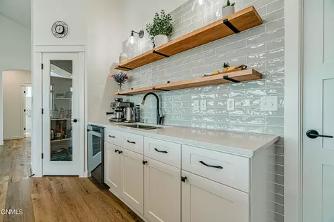 Kitchen - 234 Cobblestone Loop SW, Mandan, ND 58554 photo 16 of 19