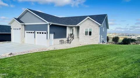 Exterior - 234 Cobblestone Loop SW, Mandan, ND 58554 photo 7 of 26