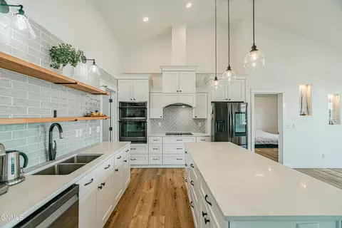 Kitchen - 234 Cobblestone Loop SW, Mandan, ND 58554 photo 8 of 19