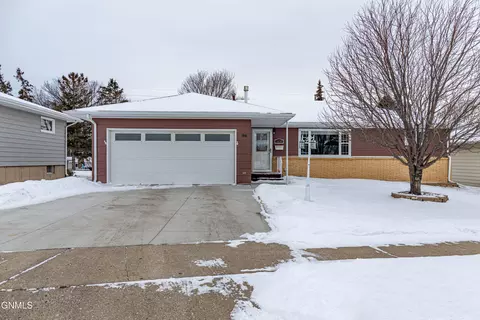 1930 N 6th St, Bismarck, ND 58501