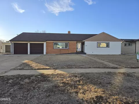 512 Iowa Ave, Mott, ND 58646 photo 1