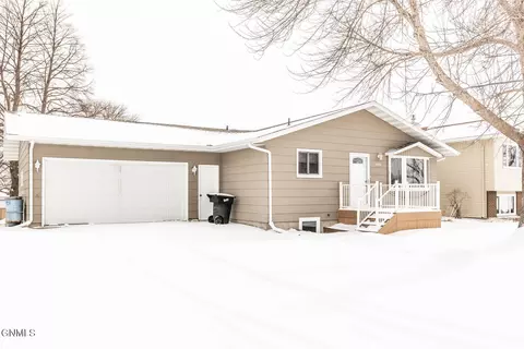 601 32nd St, Bismarck, ND 58501