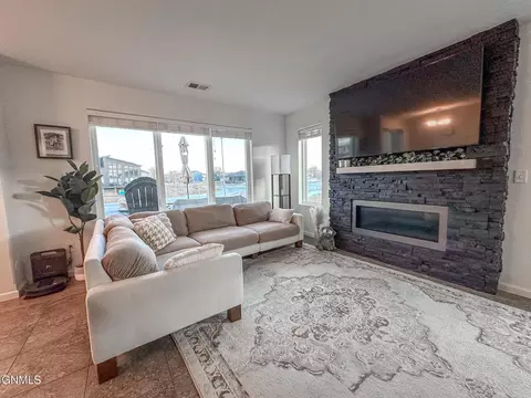 2110 Marina Rd SE, Mandan, ND 58554